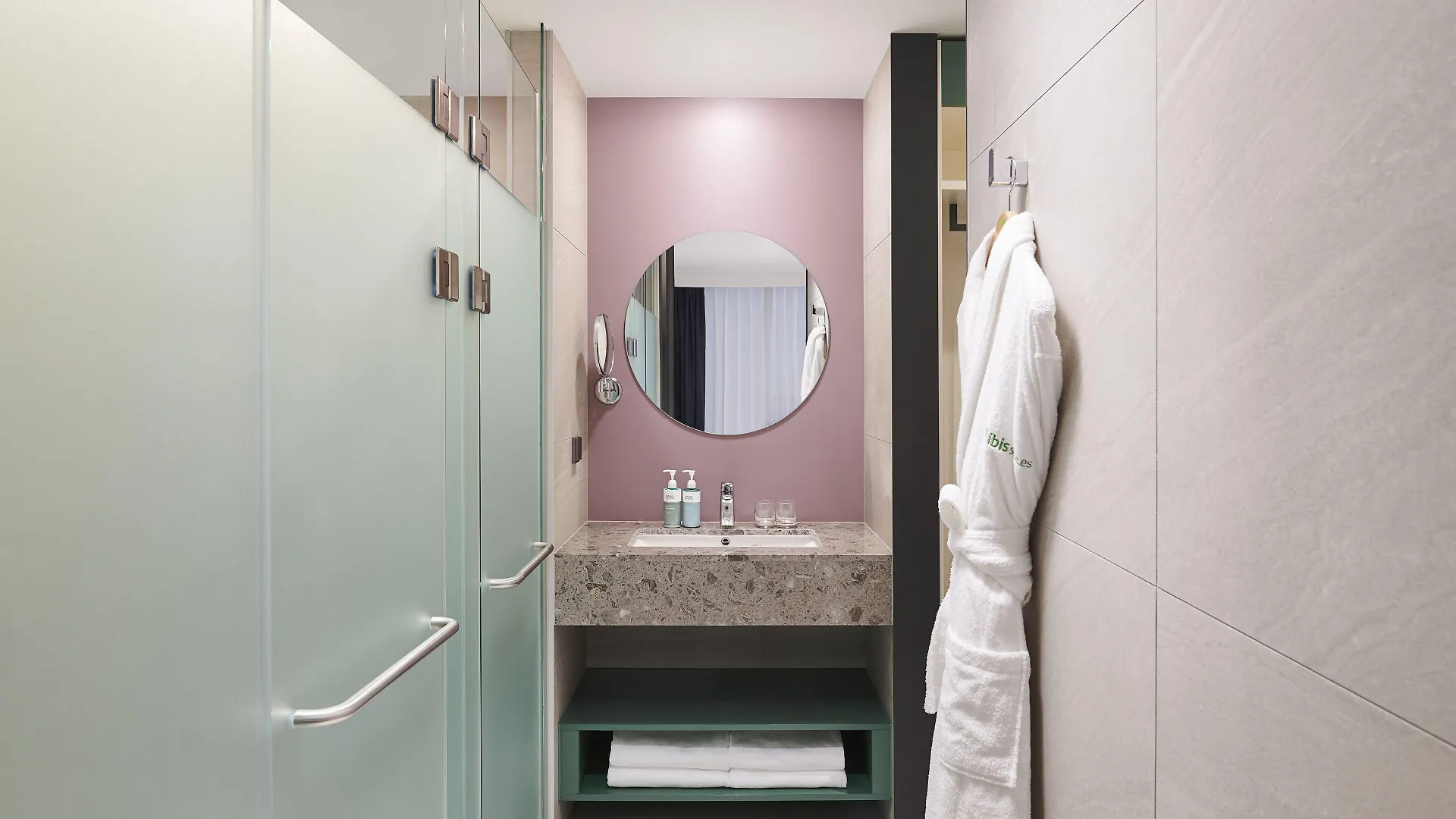 ホテル Ibis Styles Ambassador Incheon Airport T2 4*,